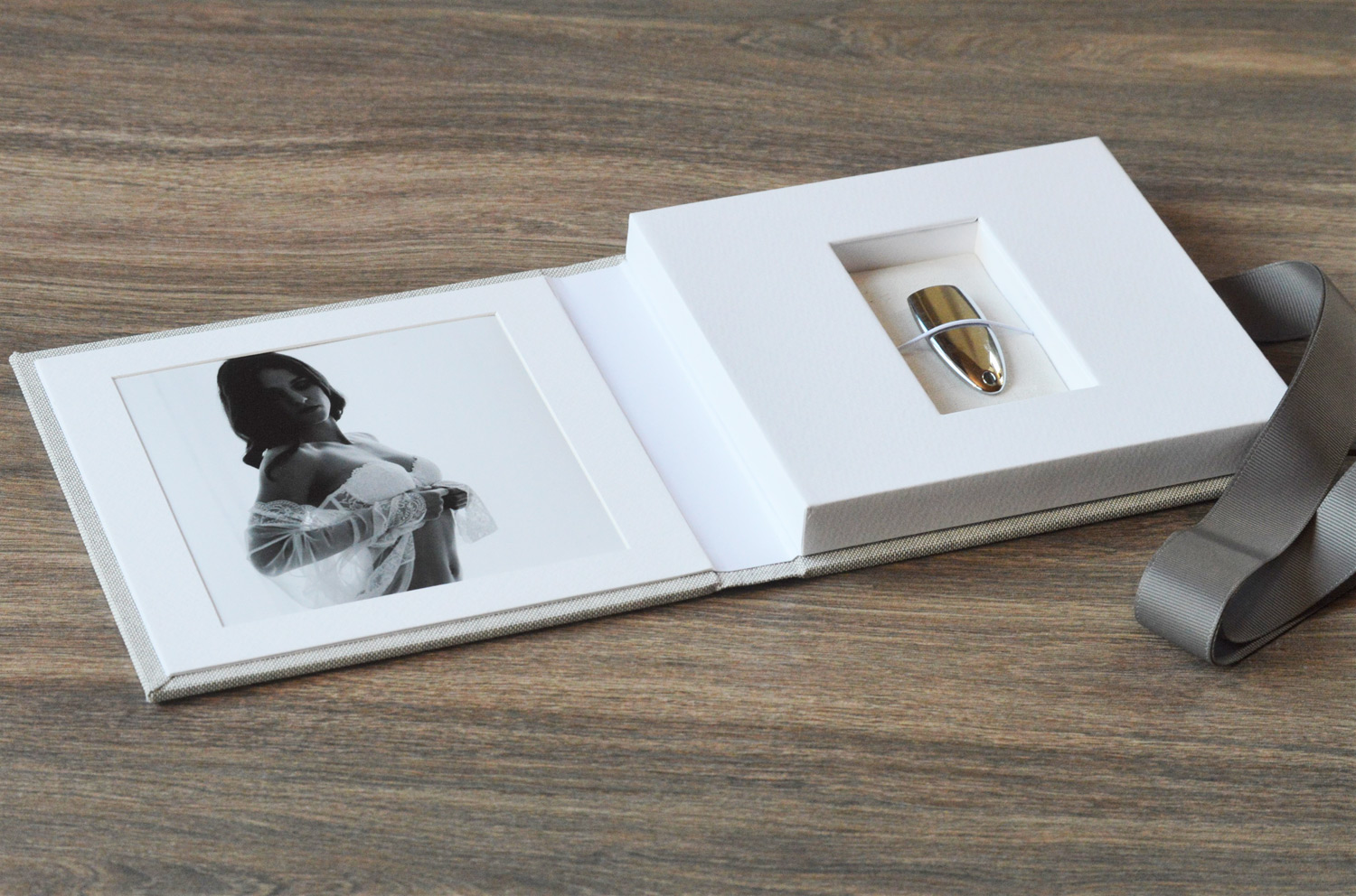 USBPCB_0055 USB Case Leinen mit Passepartout 13x13cm