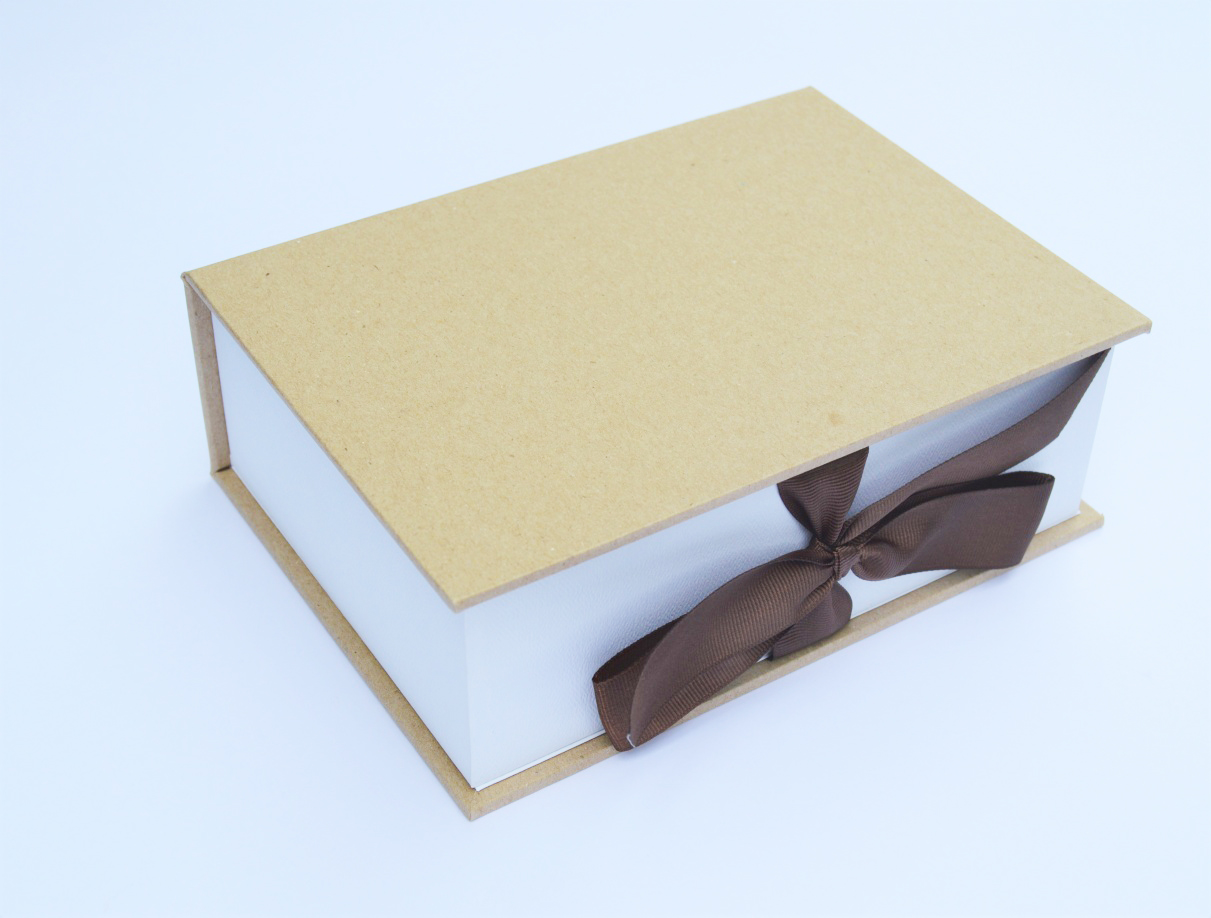 2326_KRPB1318K1_0846_1211x918 Print Box aus Kraftpapier